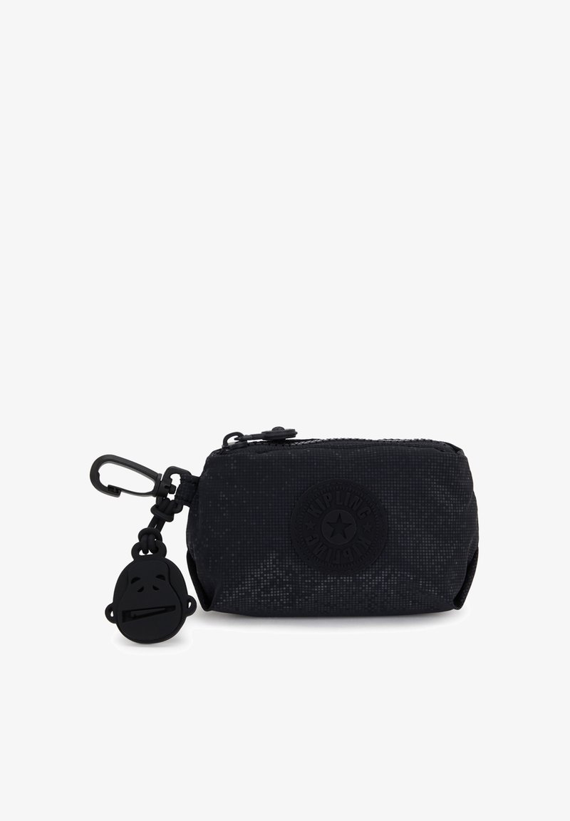 Pochette noire zippée en matériau léger ; présente une surface texturée et un porte-clés en forme de singe noir attaché avec un visage souriant.