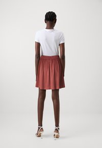 VILA VICHOOSE SKIRT - Minijupe - apple butter