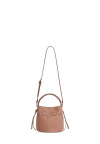 Kleine braune Leder-Crossbody-Tasche mit verstellbarem Tragegurt, Obergriff und geprägtem, geschwungenem "Pepe Jeans"-Logo auf der Vorderseite.