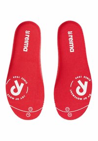 Czerwone wkładki z teksturowaną powierzchnią, z białym logo i grafikami. Zaprojektowane dla komfortu, zawierają logo i zabawne motywy.