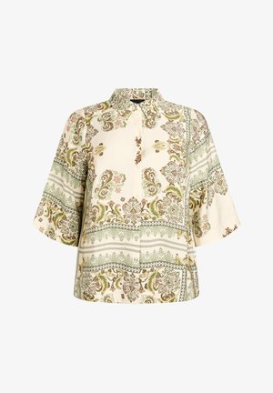 Kremna bluza s kratkimi rokavi, širokimi rokavi, ostrim ovratnikom ter zapletenim vzorcem paisley in cvetličnim vzorcem v zeleni, rjavi in roza barvi.