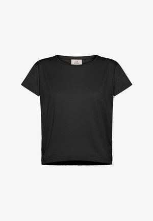 Czarna koszulka z krótkim rękawem, wykonana z miękkiego, gładkiego materiału. Luźny krój z okrągłym dekoltem i subtelnymi marszczeniami po bokach.