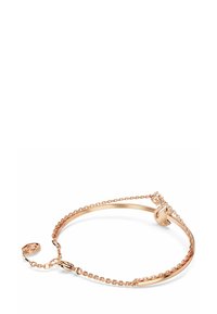 Bracelet en or rose présentant un design élégant avec un détail de maillons de chaîne, une texture lisse et un fermoir décoratif avec un petit accent.