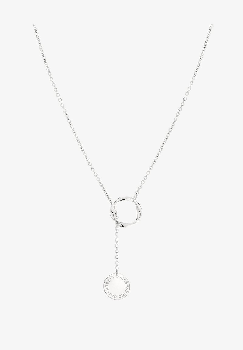 Sølv halskæde med en snoet cirkulær vedhæng. Har en tynd kæde og et rundt mærke med teksten "Liebeskind" graveret, som hænger fra det.