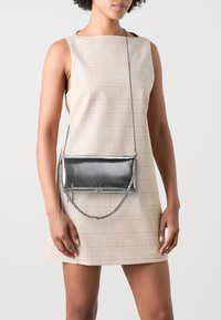 PARFOIS ENVELOPE BAG CREPE  - Clutch - silver-coloured
