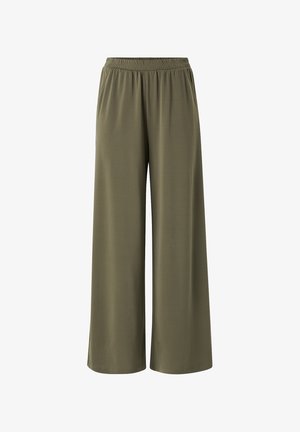 Pantalones de pierna ancha en tela verde oliva con cintura elástica, textura suave y sin cierres visibles. Diseño simple, corte hasta el tobillo.