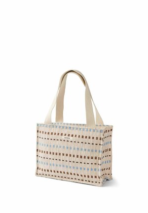 Sac fourre-tout rectangulaire en tissu beige avec des rayures cousues bleues et marron et deux anses larges.