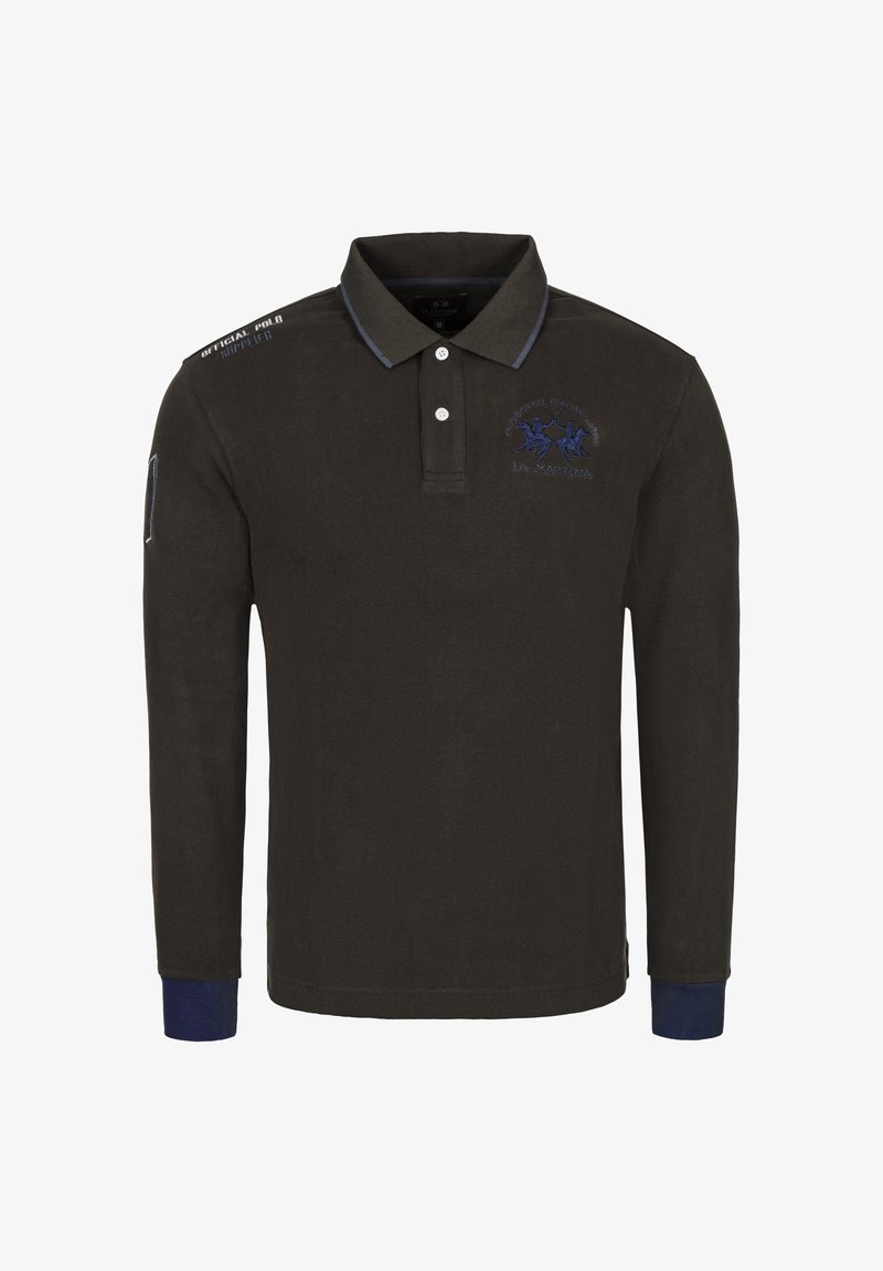 Polokošile s dlouhým rukávem v tmavě zelené látce s žebrovaným límcem, modrými akcenty na manžetách a vyšitým logem na hrudi. Detail kapsy na levém rukávu.