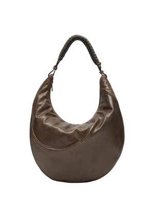 Braune, halbmondförmige Handtasche aus Leder mit geflochtenem Schulterriemen und dezenten Ziernähten auf der Vorderseite.