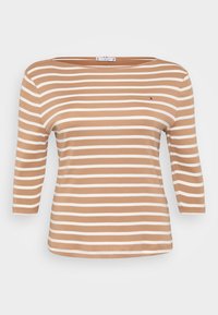 Gestreiftes Langarmshirt in Hellbraun und Weiß mit einem Bootsausschnitt und weichem Baumwollstoff. Enth�ält ein kleines Logo auf der Brust.