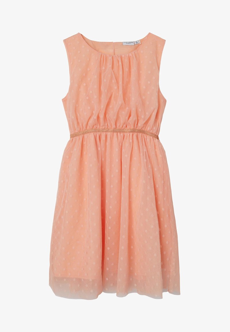 Robe pêche sans manches avec superposition transparente à pois, taille froncée avec ceinture fine et col rond.