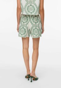 Vero Moda Shorts - snow white