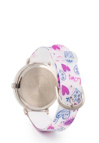 Montre pour enfants avec un bracelet en silicone transparent arborant des motifs de cœurs roses et bleus. Fond en acier inoxydable argenté, design résistant à l'eau.