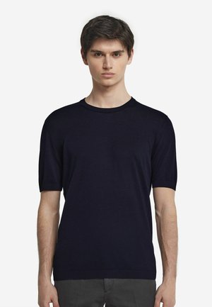 - T-shirt basic