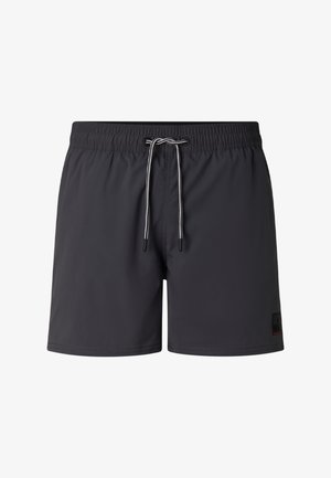 Shorts de bain pour hommes noirs avec ceinture élastique et cordon blanc, longueur légèrement au-dessus du genou, design uni avec petite étiquette logo sur l'ourlet.