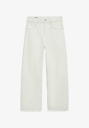 Jeans bianchi a gamba dritta con chiusura frontale con bottone, cerniera e design a cinque tasche, mostrati distesi su uno sfondo bianco.