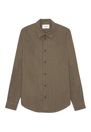 Brązowa koszula na długi rękaw, zapinana na guziki, z kołnierzykiem i mankietami, wykonana z teksturowanej tkaniny, z małą białą metką wewnątrz kołnierza.