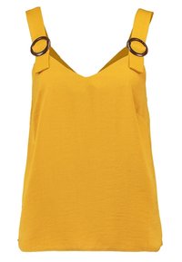 Top senza maniche di colore giallo senape con spalline larghe fissate da grandi fibbie circolari scure, caratterizzato da un leggero scollo a V.