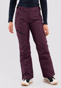 Ski-broek in diep paars, met twee voorzakken en een ritszak op de zij. Gemaakt van een waterdicht materiaal met een rechte pijpdesign.