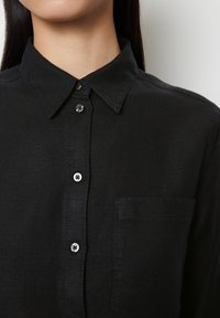 Marc O'Polo BLOUSE EASY SHAPED LONG SLEEVE CHEST POCKET SOLIDw - Užsagstoma palaidinė - black