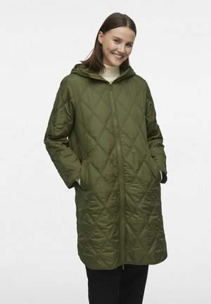 Grüne gesteppte Parka mit Kapuze, ausgestattet mit einem durchgehenden Reißverschluss, seitlichen Taschen und einem Rautenmuster. Glattes, wasserabweisendes Gewebe.