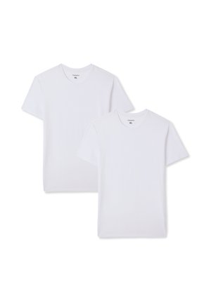 Due magliette bianche con scollo a girocollo realizzate in tessuto morbido. Ognuna ha maniche corte e una vestibilità comoda, con etichetta della taglia XL sul collo.