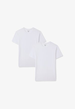 Due magliette bianche con scollo a girocollo realizzate in tessuto morbido. Ognuna ha maniche corte e una vestibilità comoda, con etichetta della taglia XL sul collo.