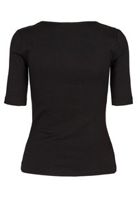 T-shirt nera aderente con texture a costine, scollo a barca e maniche corte; design semplice, senza fantasie o decorazioni.