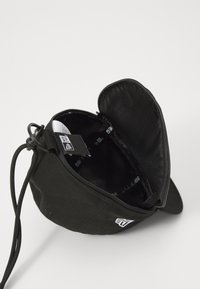Thumbnail Image 5