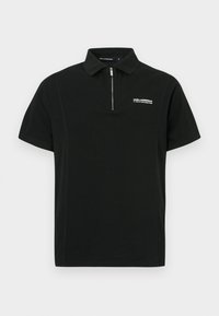 Črna polo majica iz bombaža, z zadrgo, kratkimi rokavi in vezenim logotipom na prsih. Minimalističen dizajn.