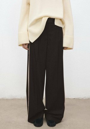 Pantalones - chocoladebruin