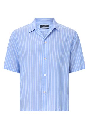 Koszula z krótkim rękawem, zapinana na guziki, w jasno-niebieskim kolorze z białymi pionowymi paskami. Wykonana z lekkiego materiału, z klasycznym kołnierzykiem i pięcioma guzikami.