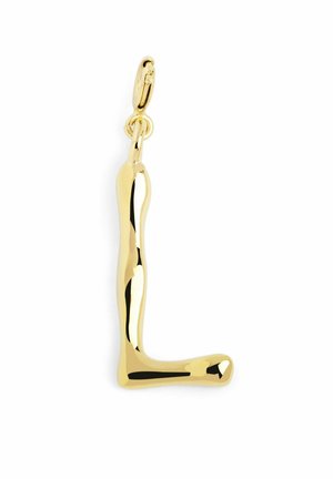 Charme en forme de lettre "L" en or, allongé avec une texture ondulée, surface lisse et extrémité arrondie, attaché à une petite boucle pour accrocher.