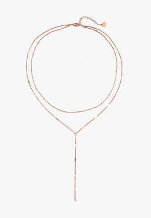 Collier délicat en or rose à plusieurs rangs avec deux chaînes fines, petits accents rectangulaires et pendentif goutte vertical, sécurisé par un fermoir mousqueton.