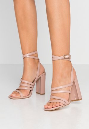 Even&Odd Sandały na obcasie