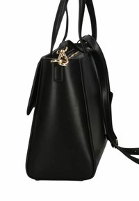 Borsa a spalla in pelle nera con un design strutturato, hardware dorato e manici doppi. Presenta una chiusura con zip e una tracolla removibile.