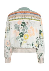 Stickad kofta med ett blommönster i grönt, gult och persika på en ljus bakgrund; ribbad nederkant och ärmslut med vågräta ränder upptill.
