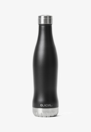 Czarna butelka na wodę ze stali nierdzewnej, izolowana, z srebrną zakrętką i podstawą, z napisem "Glacial" u dołu.
