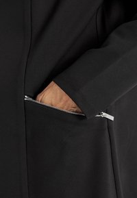Cellbes of Sweden STYLISH  - Kort kappa / rock - black