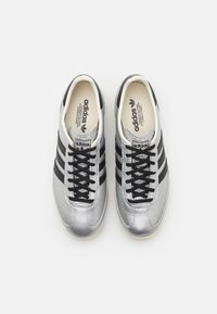 adidas Originals SL 72 OG - Sportbačiai - silver metallic/core black/off white