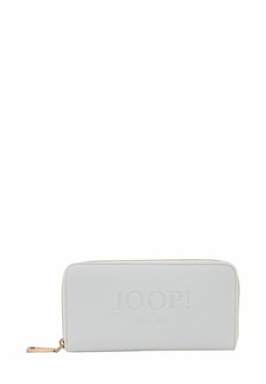 Portefeuille en cuir blanc avec logo embossé "JOOP! JEANS", fermeture éclair dorée et surface texturée. Forme rectangulaire avec bords arrondis.