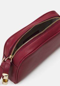 Furla GOCCIA CROSSBODY - Skulderveske - dark red