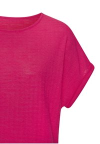 Fuksia vaaleanpunainen lyhythihainen paita pyöreällä kaula-aukolla, jossa on kevyt, teksturoidusta kankaasta valmistettu materiaali ja käännetyt hihansuut.