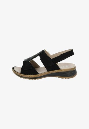 Sandalias negras de terciopelo con tres correas ajustables, punta abierta y una suela de goma texturizada y baja para mayor agarre y comodidad.