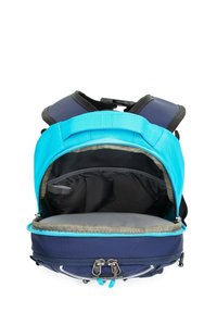 Zaino blu navy con un luminoso lembo superiore turchese; presenta due cerniere, spallacci imbottiti e un ampio scomparto interno grigio.