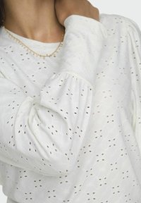 JDY VOLUMINÖSER ARMSCHNITT - Bluse - cloud dancer