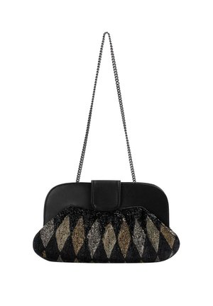 Bolso de mano negro con un patrón de diamantes de cuentas en dorado y plateado. Cuenta con una parte superior de cuero suave y una correa de cadena.