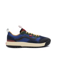Zapatillas de tela azul y gamuza con acentos verdes y rojos, entresuela beige, suela negra y cordones beige. Incluye una cinta en el talón.