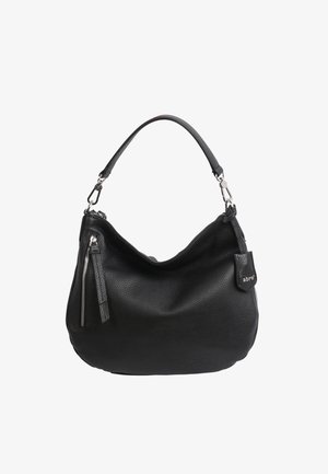 Sac à main en cuir noir au design décontracté, comportant une poche zippée, des finitions en métal argenté et une courte bandoulière. Étiquette de logo attachée.