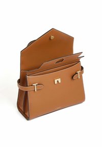 Borsa a tracolla in pelle marrone con una forma strutturata, manici superiori, accenti in metallo dorato e un dettaglio con cucitura sul bordo. Interno con più scomparti.